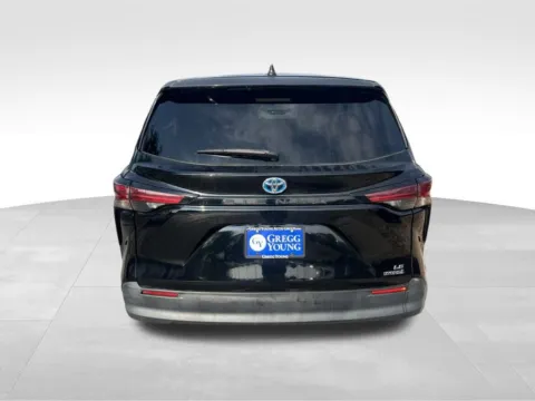 More photos of 2021 Toyota Sienna LE at Gregg Young Chevrolet Marshalltown, IA