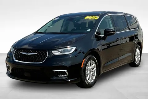 Black 2023 Chrysler Pacifica Touring L for sale in Marshalltown, IA
