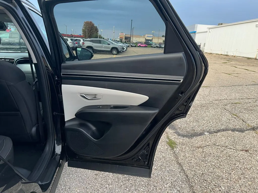 2023 Hyundai Tucson SEL photo 2