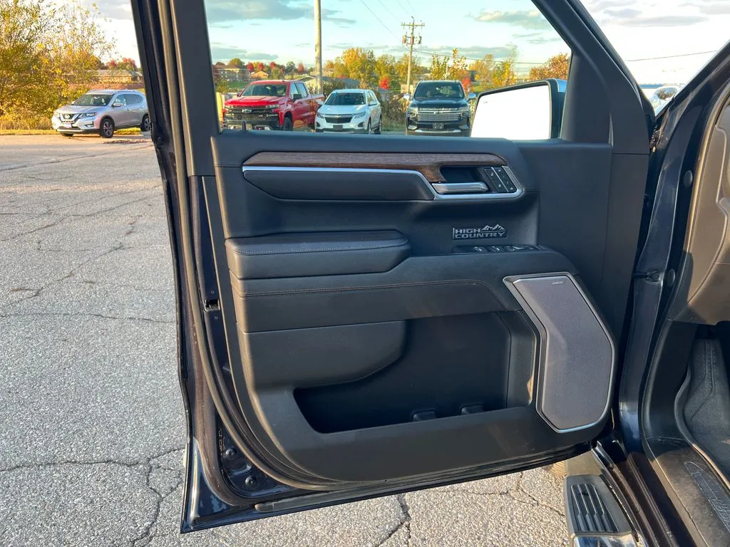 2022 Chevrolet Silverado 1500 High Country photo 4