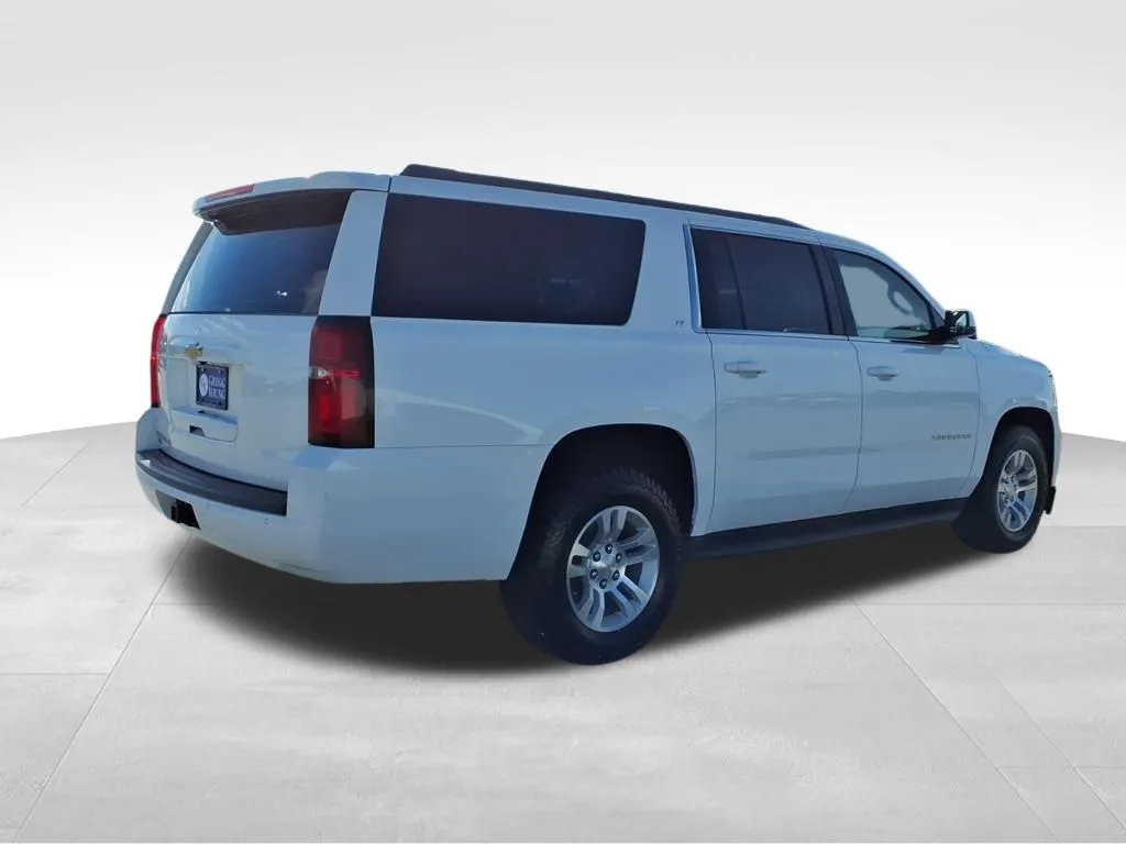 2018 Chevrolet Suburban LT photo 2