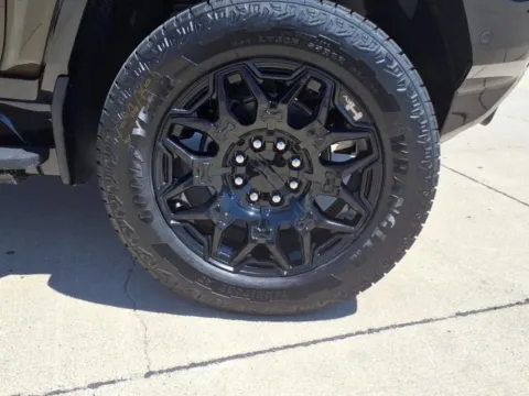 More photos of 2025 GMC Hummer EV Pickup 3X at Gregg Young Chevrolet GMC of Columbus, NE