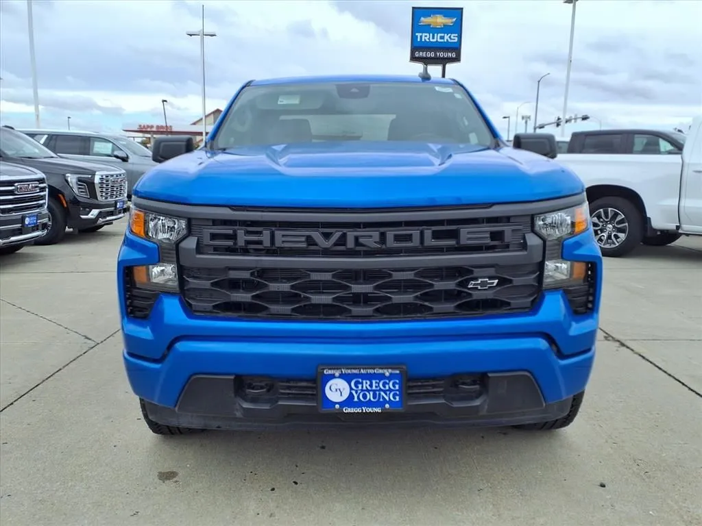 2025 Chevrolet Silverado 1500 Custom photo 3