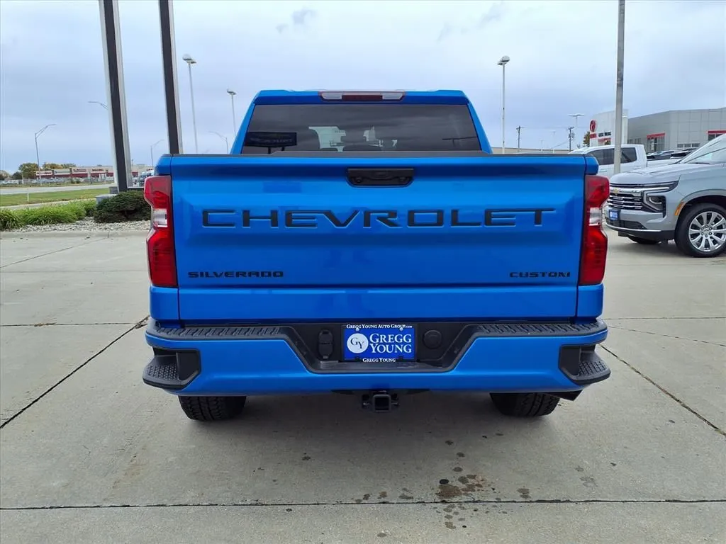 2025 Chevrolet Silverado 1500 Custom photo 2