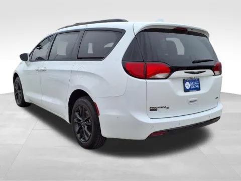 More photos of 2020 Chrysler Pacifica Launch Edition at Gregg Young Chevrolet GMC of Columbus, NE