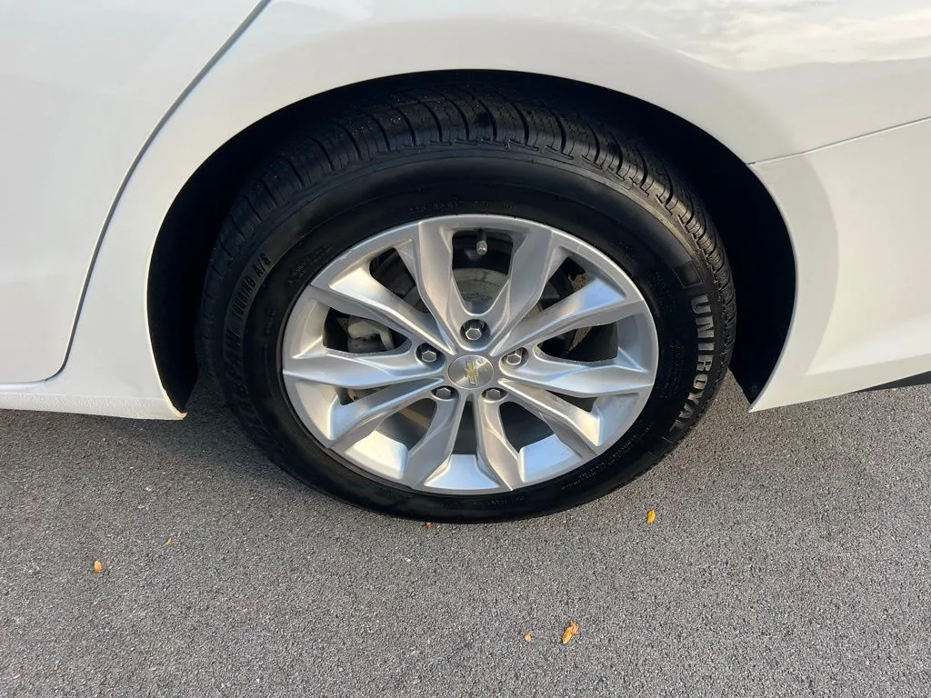 2019 Chevrolet Malibu 1LT photo 4