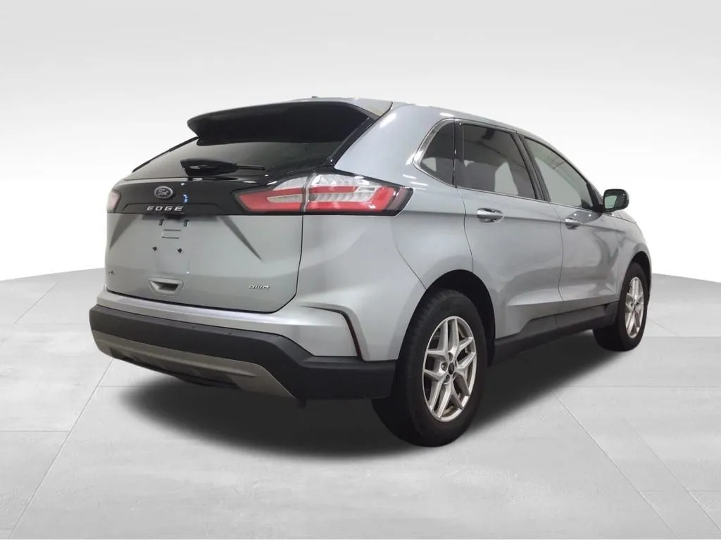 2024 Ford Edge SEL photo 2