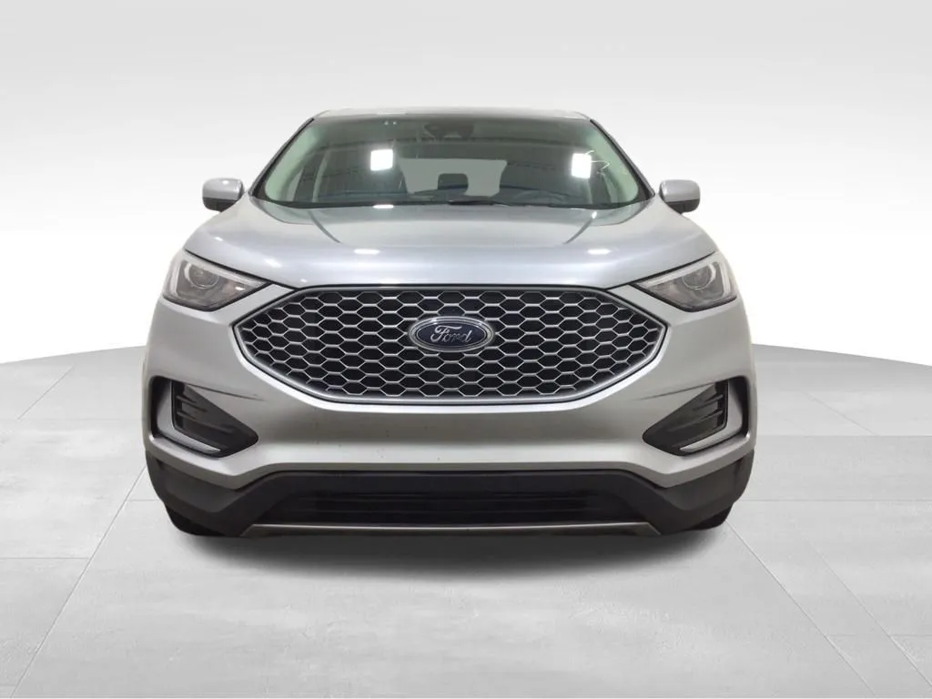 2024 Ford Edge SEL photo 3
