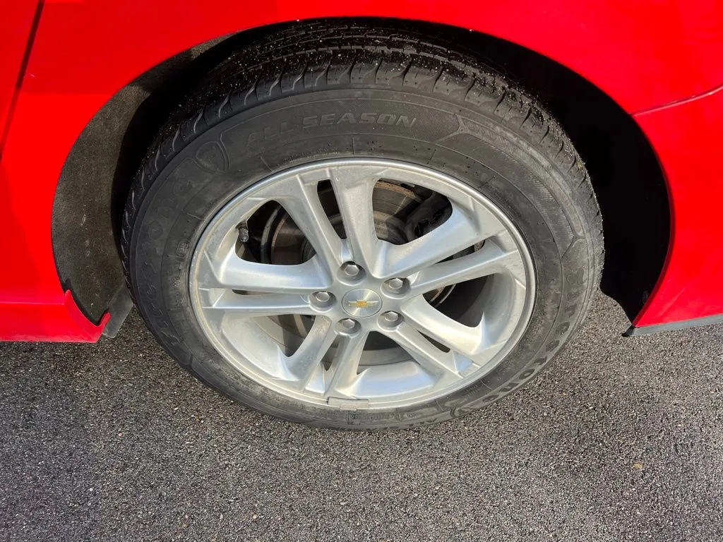 2017 Chevrolet Cruze LT photo 4