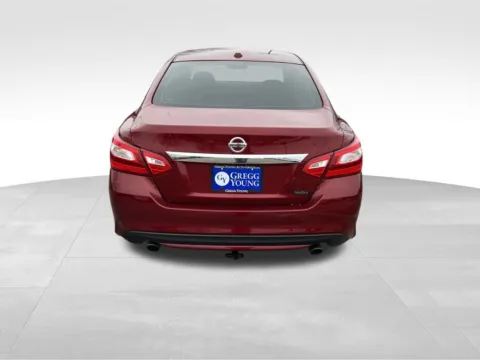 More photos of 2017 Nissan Altima 2.5 SL at Gregg Young Chevrolet - Omaha, NE