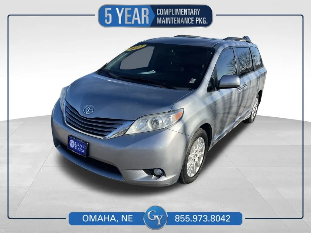 Silver 2017 Toyota Sienna XLE for sale in Omaha, NE