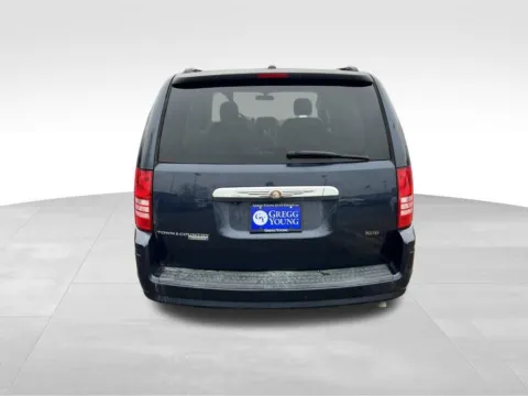More photos of 2008 Chrysler Town & Country Touring at Gregg Young Chevrolet - Omaha, NE