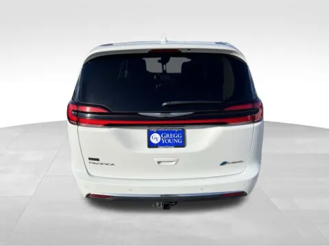 More photos of 2022 Chrysler Pacifica Hybrid Touring L at Gregg Young Chevrolet - Omaha, NE