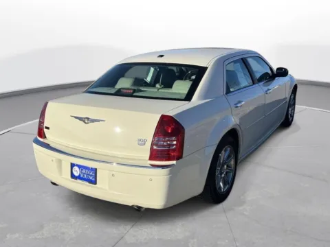 More photos of 2006 Chrysler 300 C at Gregg Young Chevrolet - Omaha, NE