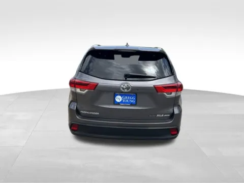 More photos of 2017 Toyota Highlander XLE at Gregg Young Chevrolet of Omaha, NE