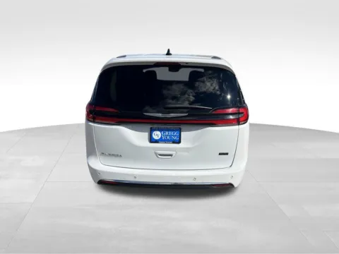 More photos of 2023 Chrysler Pacifica Touring L at Gregg Young Chevrolet of Omaha, NE