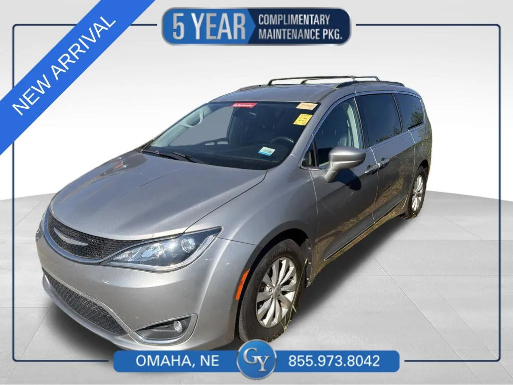 Silver 2017 Chrysler Pacifica Touring L for sale in Omaha, NE