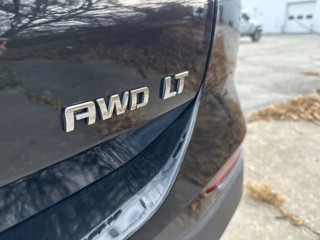 2024 Chevrolet Equinox LT photo 2