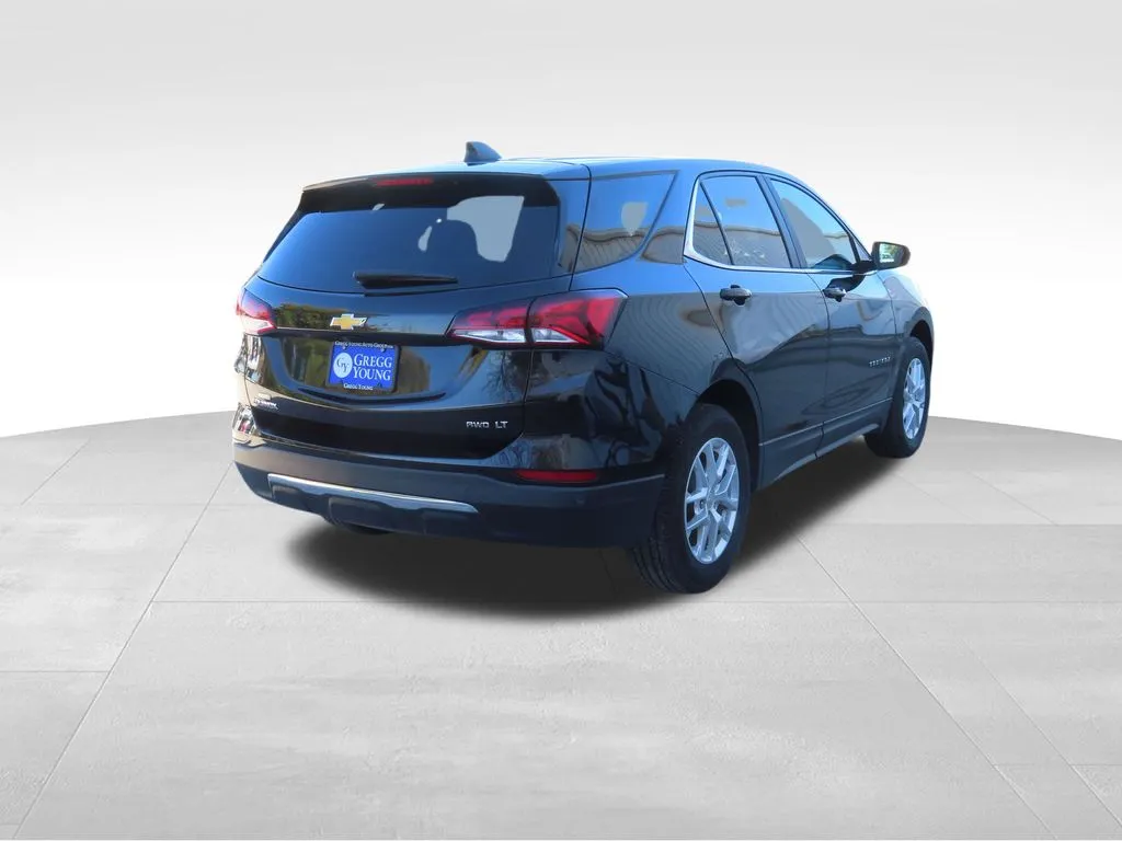 2024 Chevrolet Equinox LT photo 2