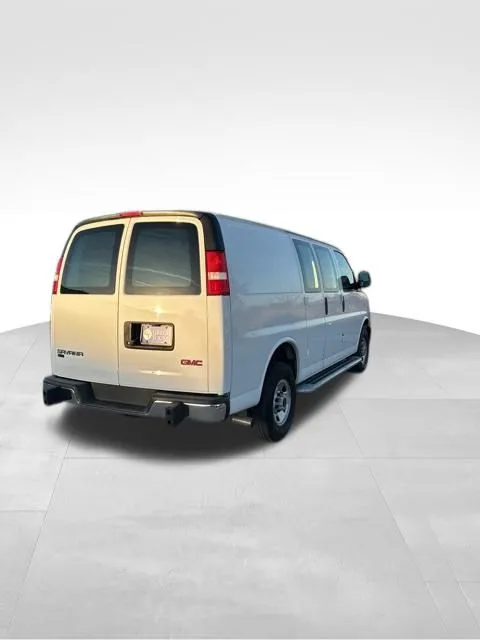 2023 Gmc Savana Cargo 2500 photo 2