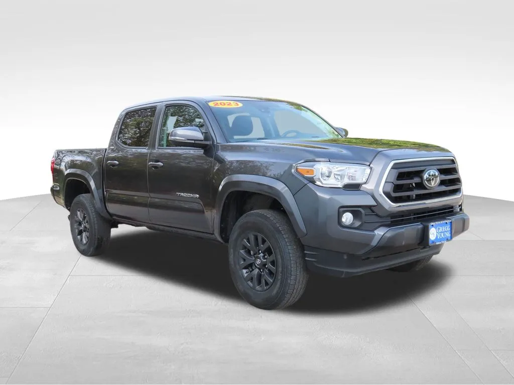 2023 Toyota Tacoma SR5 photo 3