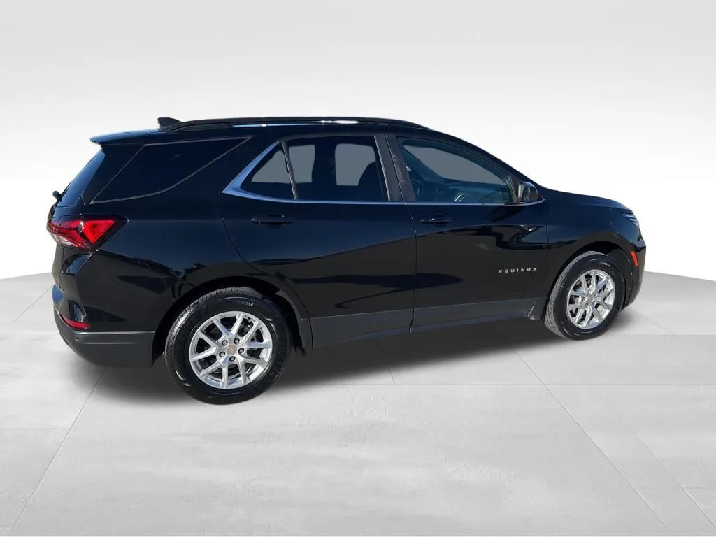 2022 Chevrolet Equinox LT photo 3