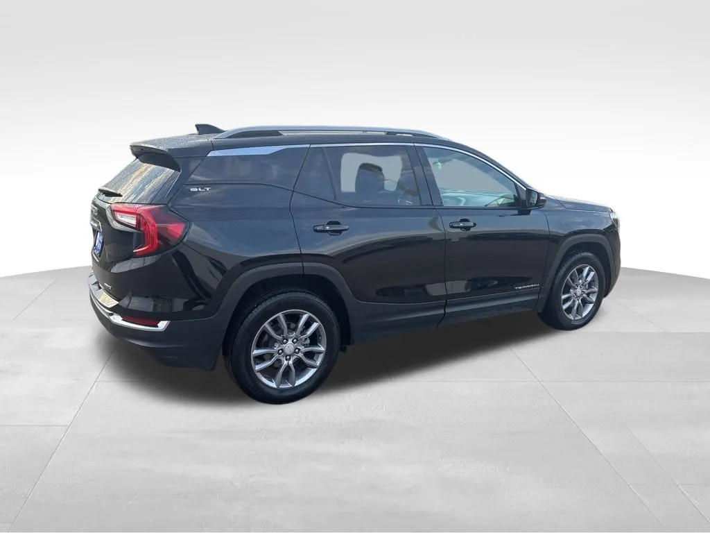 2024 Gmc Terrain SLT photo 2
