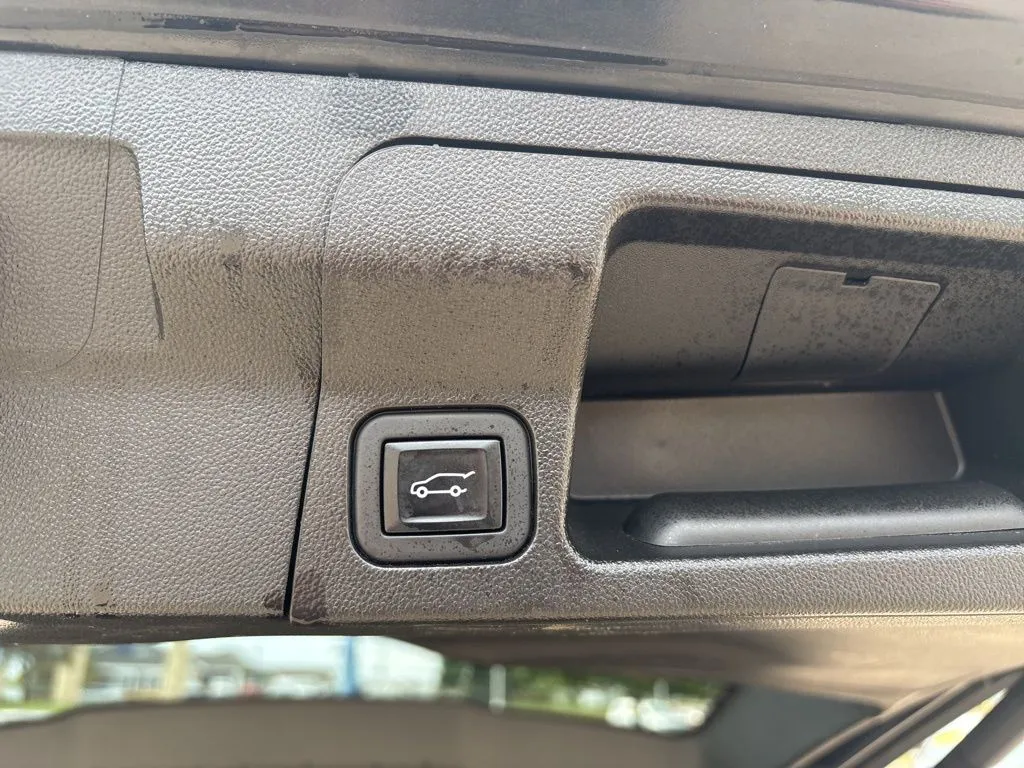 2023 Gmc Acadia SLT photo 3