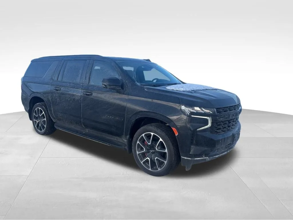 2024 Chevrolet Suburban RST photo 3
