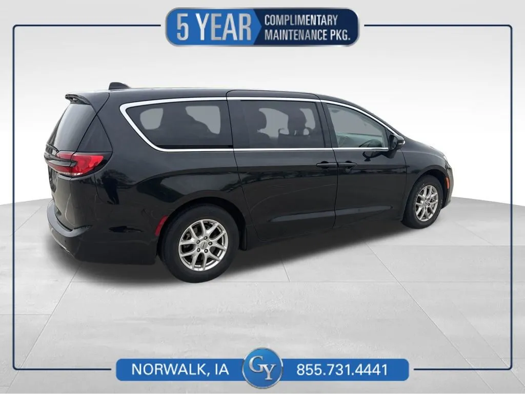 Black 2023 Chrysler Pacifica Touring L for sale in Norwalk, IA