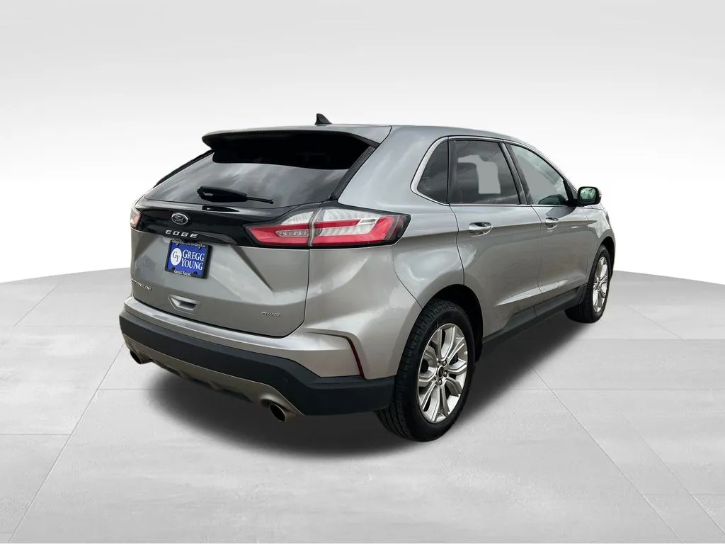2024 Ford Edge Titanium photo 3
