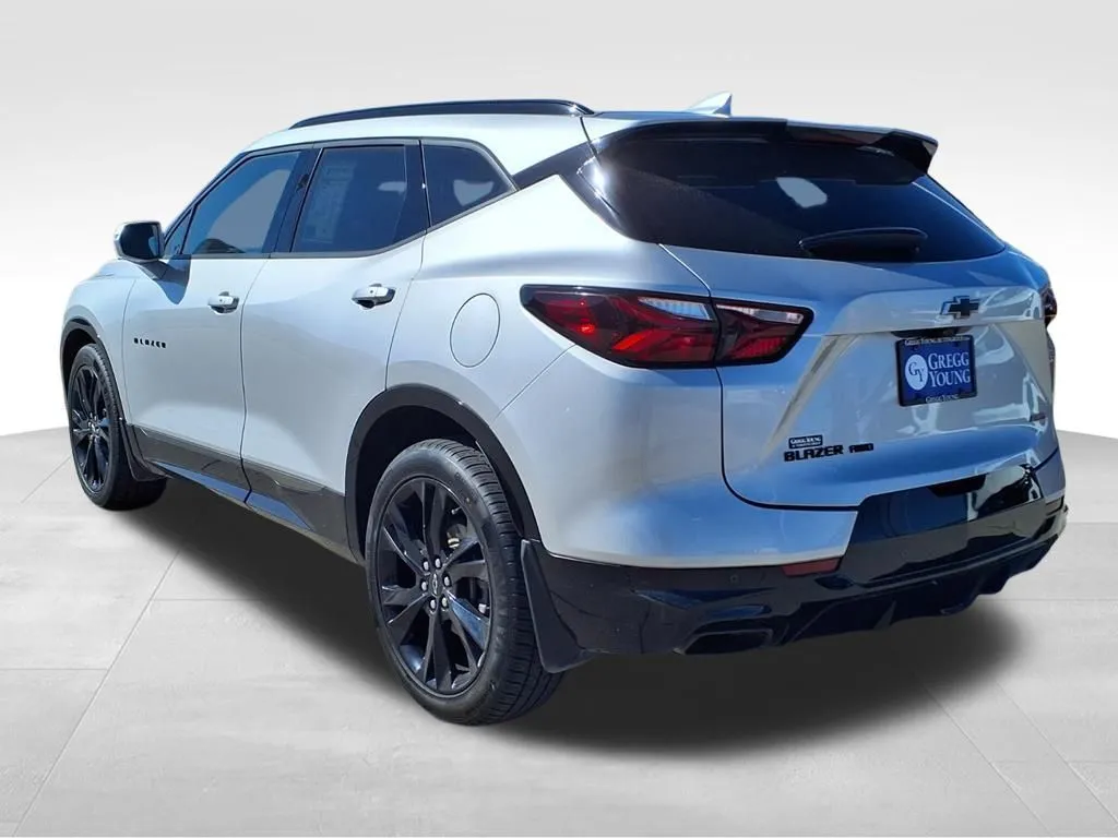 2019 Chevrolet Blazer RS photo 2