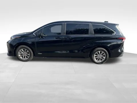Photos of 2021 Toyota Sienna LE for sale in Marshalltown, IA at Gregg Young Chevrolet Marshalltown