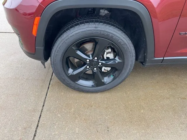 2023 Jeep Grand Cherokee Altitude photo 2