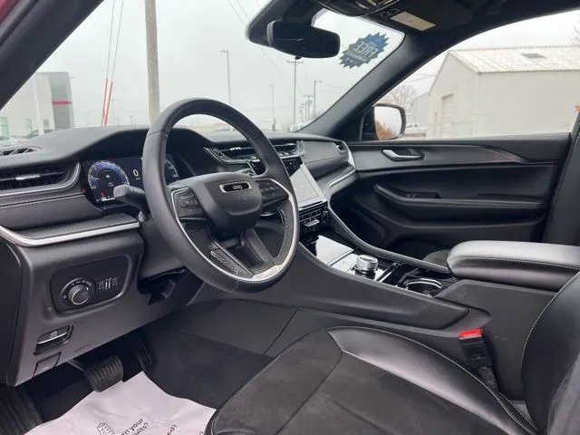 2023 Jeep Grand Cherokee Altitude photo 4