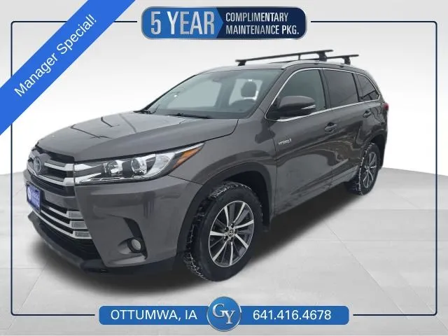 Gray 2017 Toyota Highlander Hybrid XLE for sale in Ottumwa, IA