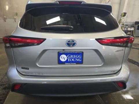 More photos of 2023 Toyota Highlander Hybrid XLE at Gregg Young Toyota of Ottumwa, IA
