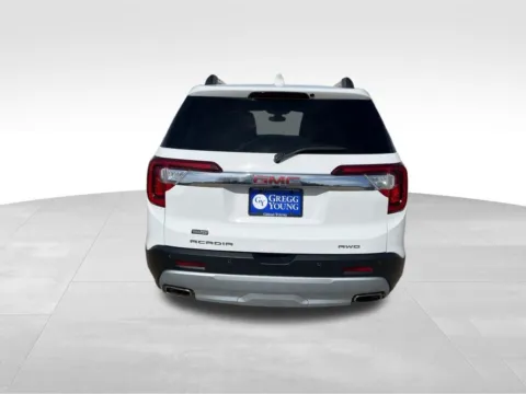 More photos of 2023 GMC Acadia SLT at Gregg Young Toyota of Ottumwa, IA