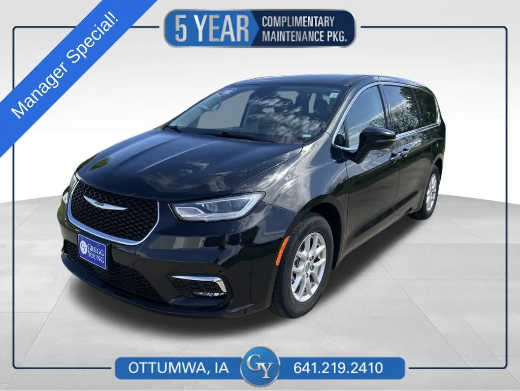 Black 2023 Chrysler Pacifica Touring L for sale in Ottumwa, IA