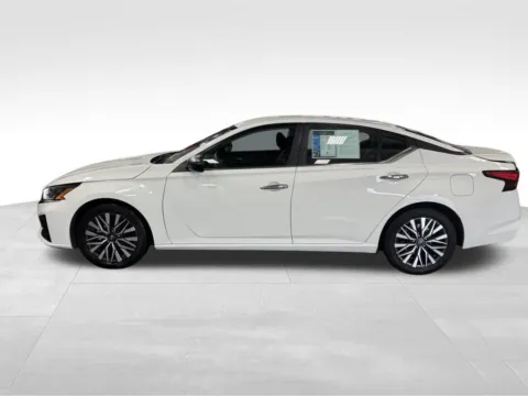 Another view of 2025 Nissan Altima 2.5 SV for sale in Ottumwa, IA at Gregg Young Toyota of Ottumwa