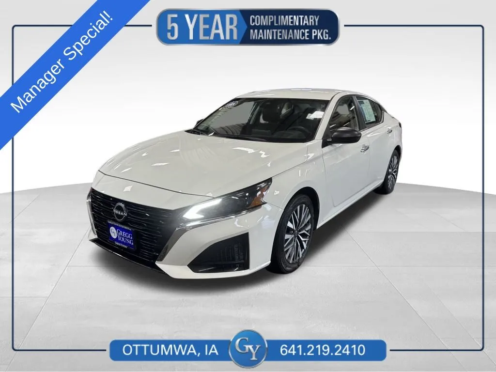 White 2025 Nissan Altima 2.5 SV for sale in Ottumwa, IA