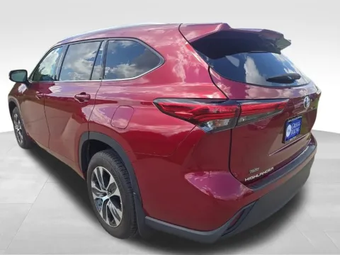 More photos of 2022 Toyota Highlander XLE at Gregg Young Toyota of Ottumwa, IA