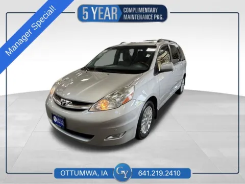 Silver 2009 Toyota Sienna XLE for sale in Ottumwa, IA