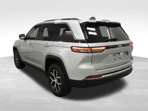 More photos of 2024 Jeep Grand Cherokee Limited at Gregg Young Toyota of Ottumwa, IA