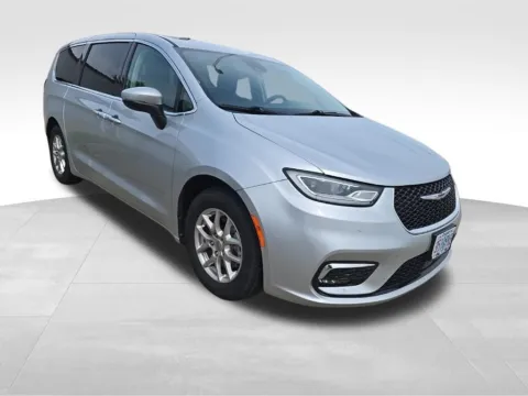 More photos of 2023 Chrysler Pacifica Touring L at Gregg Young Toyota of Ottumwa, IA