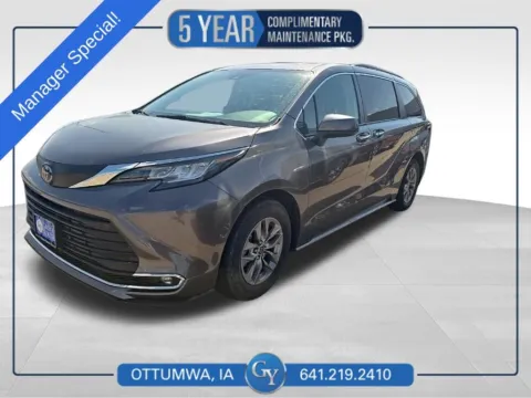 Gray 2022 Toyota Sienna XLE for sale in Ottumwa, IA