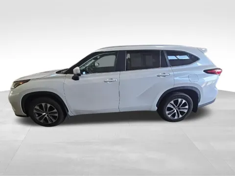 Another view of 2024 Toyota Highlander XLE for sale in Ottumwa, IA at Gregg Young Toyota of Ottumwa
