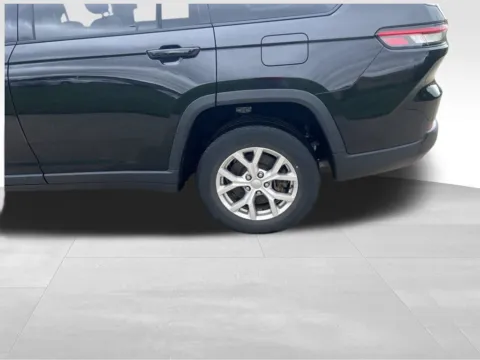 More photos of 2022 Jeep Grand Cherokee L Limited at Gregg Young Toyota of Ottumwa, IA