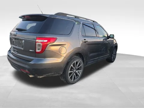 More photos of 2015 Ford Explorer XLT at Gregg Young Toyota of Ottumwa, IA