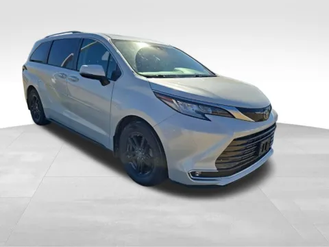More photos of 2023 Toyota Sienna Limited at Gregg Young Toyota of Ottumwa, IA